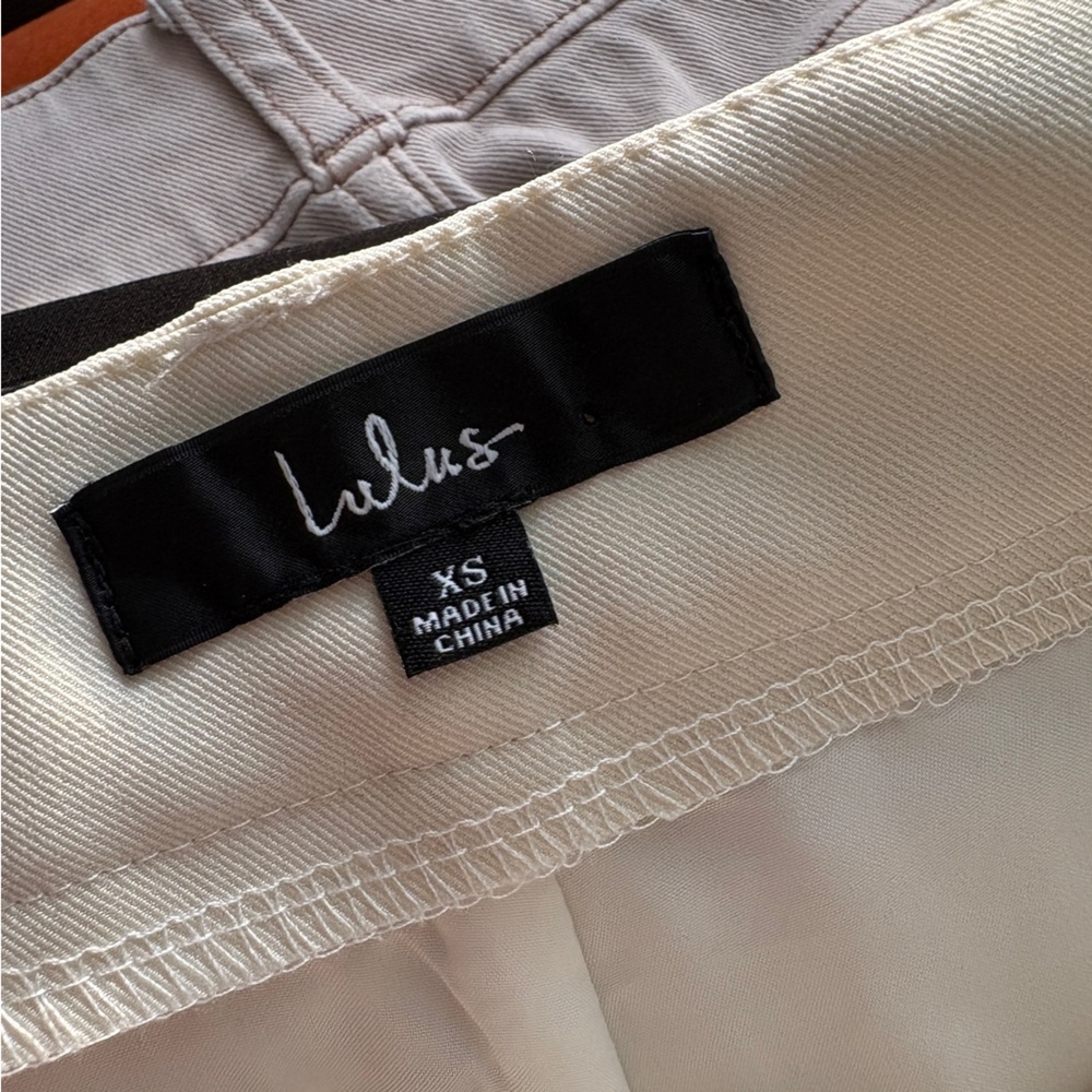 Lulu’s sz XS Tailored Poise Cream Pleated Lace Trim High-Waisted Shorts Viral - Picture 6 of 8